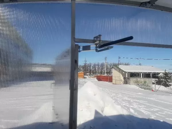 Автоматический открыватель дверей для теплицы